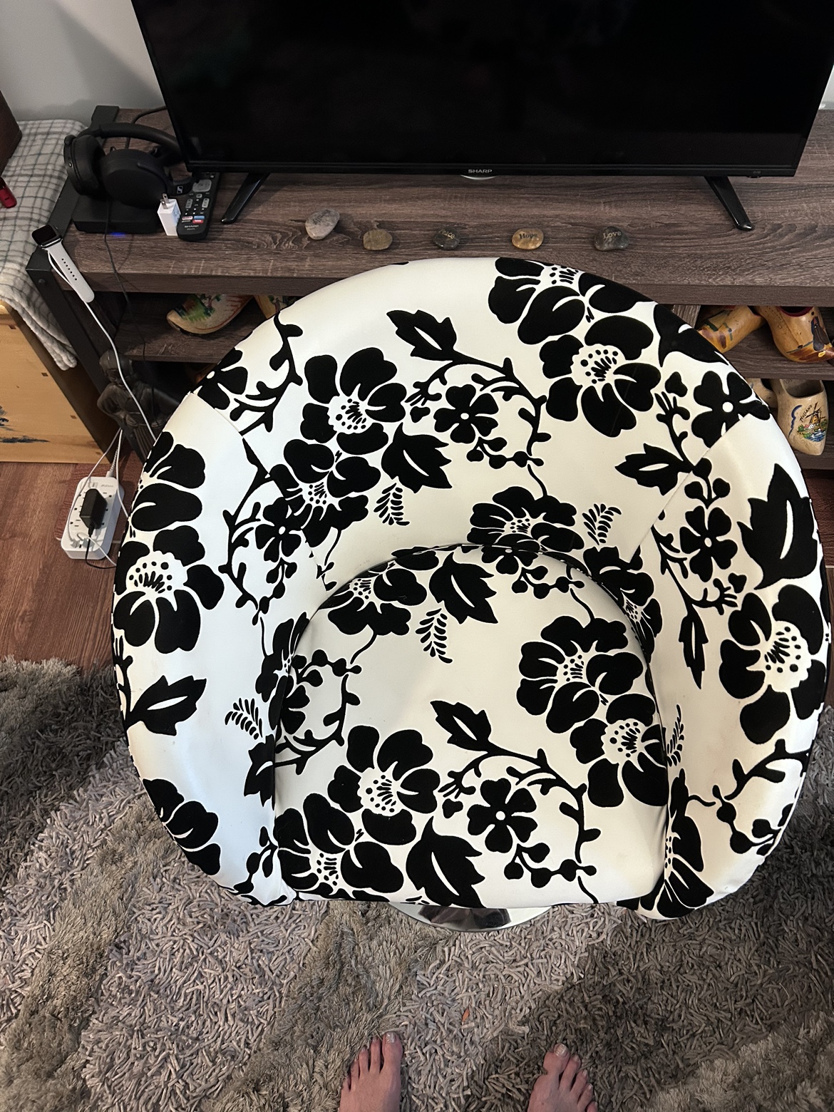 Elegant Swivel Chair in great condition - photo 2