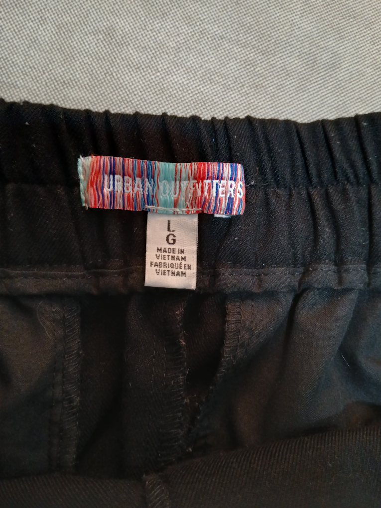 urban outfitters size large black pleated shorts - photo 3