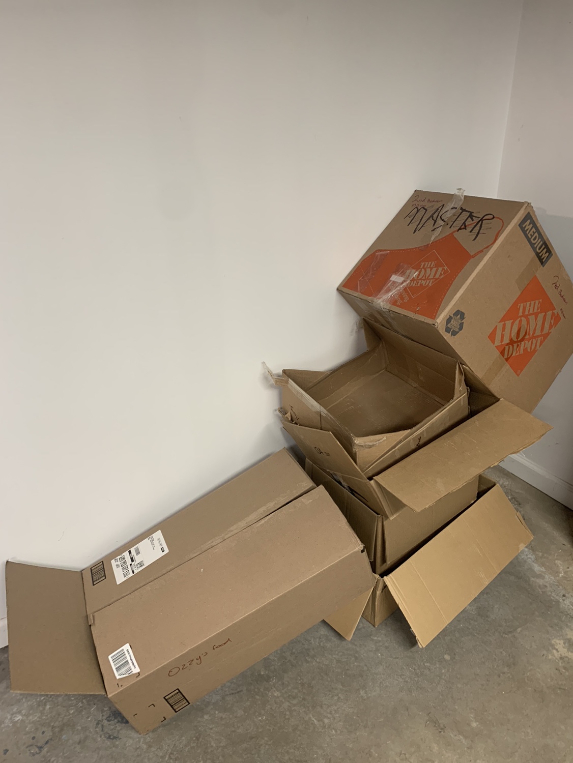 Free boxes and packing paper - photo 2