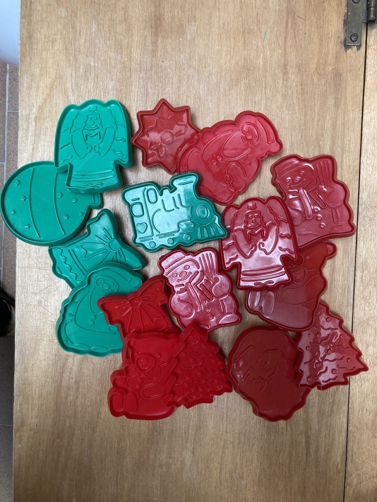 16 cookie cutters thumbnail