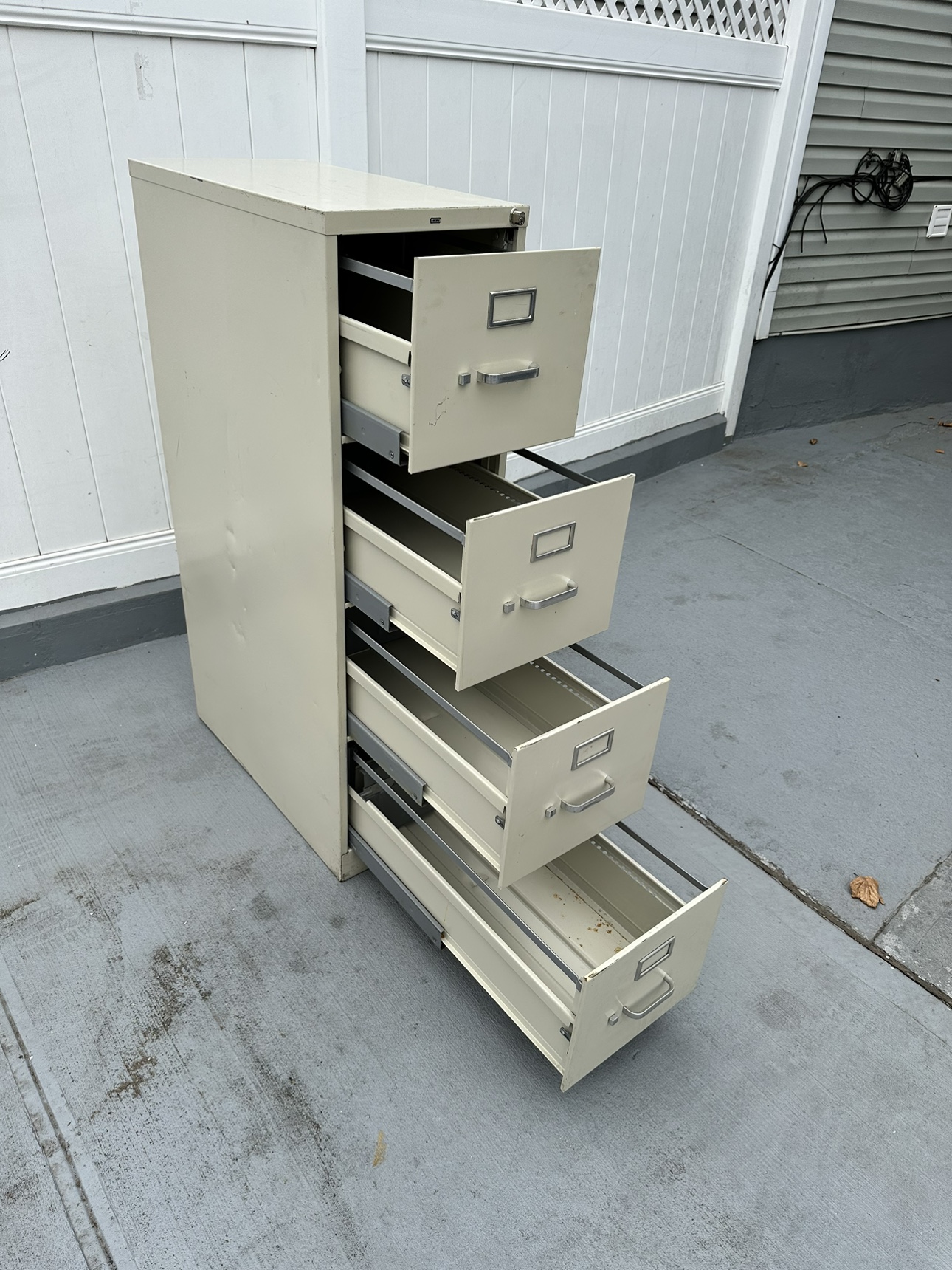 4 draw metal cabinet - photo 4