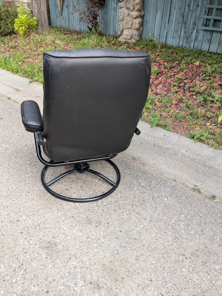 reclining chair #freecycle - photo 2