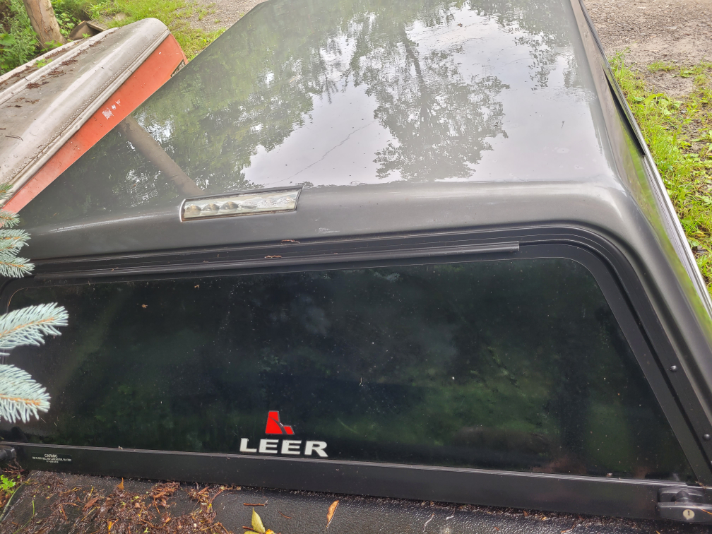 leer truck cap for F 150  200o 2013 - photo 2