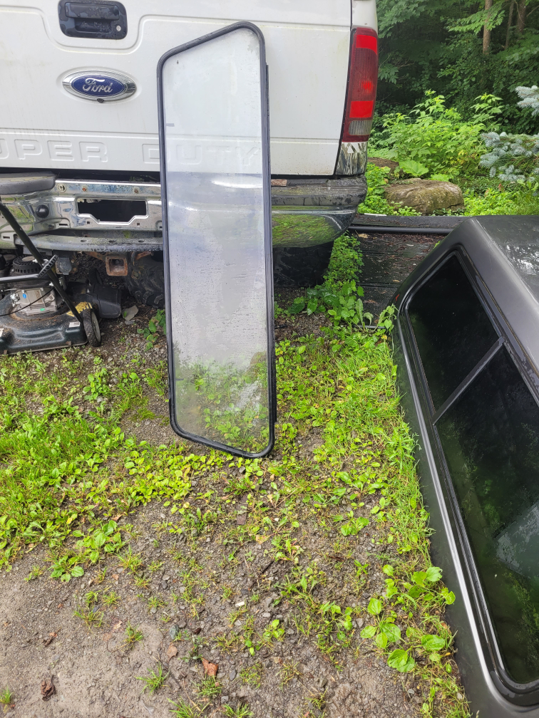 leer truck cap for F 150  200o 2013 - photo 4
