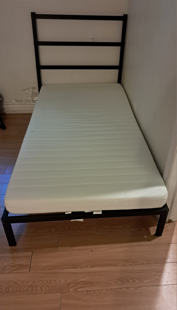 Twin size bed and mattress - photo 3