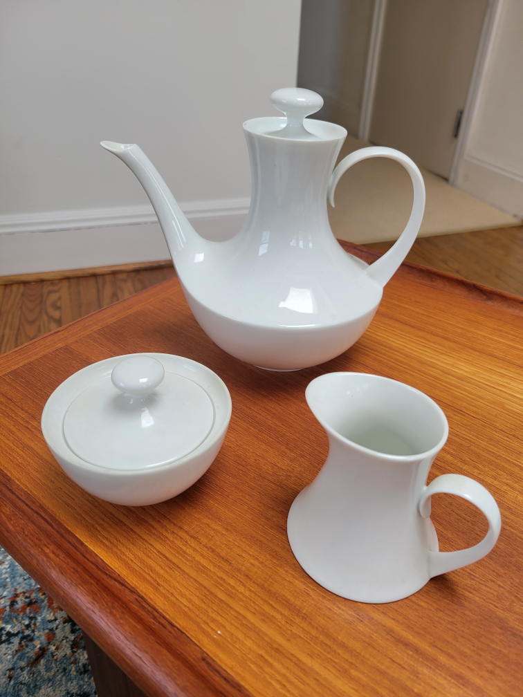 Vintage Porcelain Tea/Coffee Set image indicator(2)