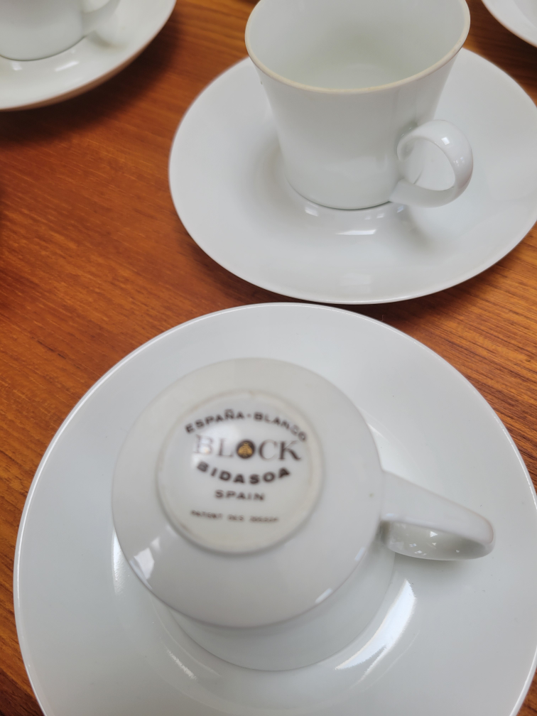 Vintage Porcelain Tea/Coffee Set image indicator(3)