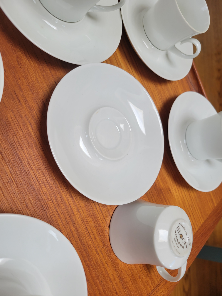 Vintage Porcelain Tea/Coffee Set image indicator(5)