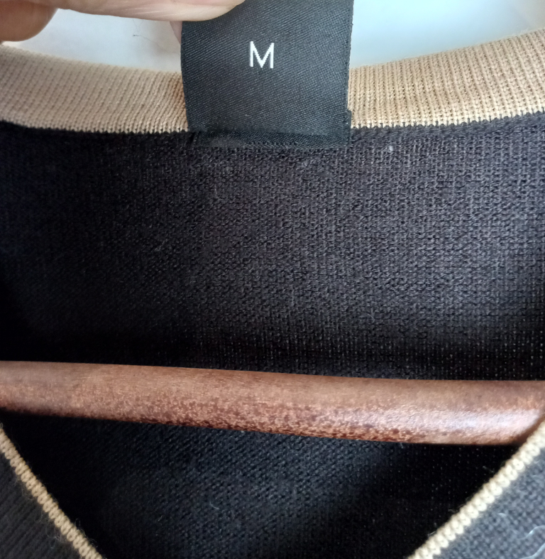 HUGO BOSS men's classic v-neck. Size M image indicator(4)