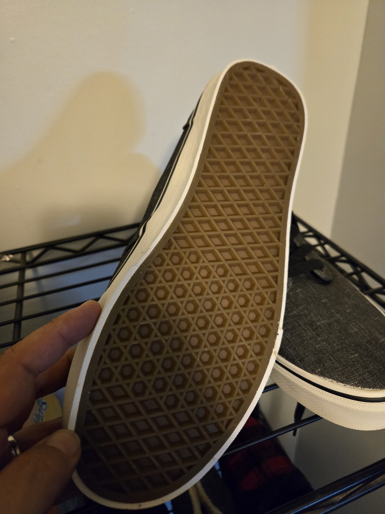 mens 9.5 Van's. Never worn - photo 2
