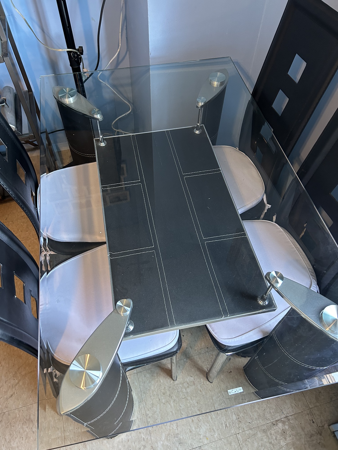 Dining room table - photo 3