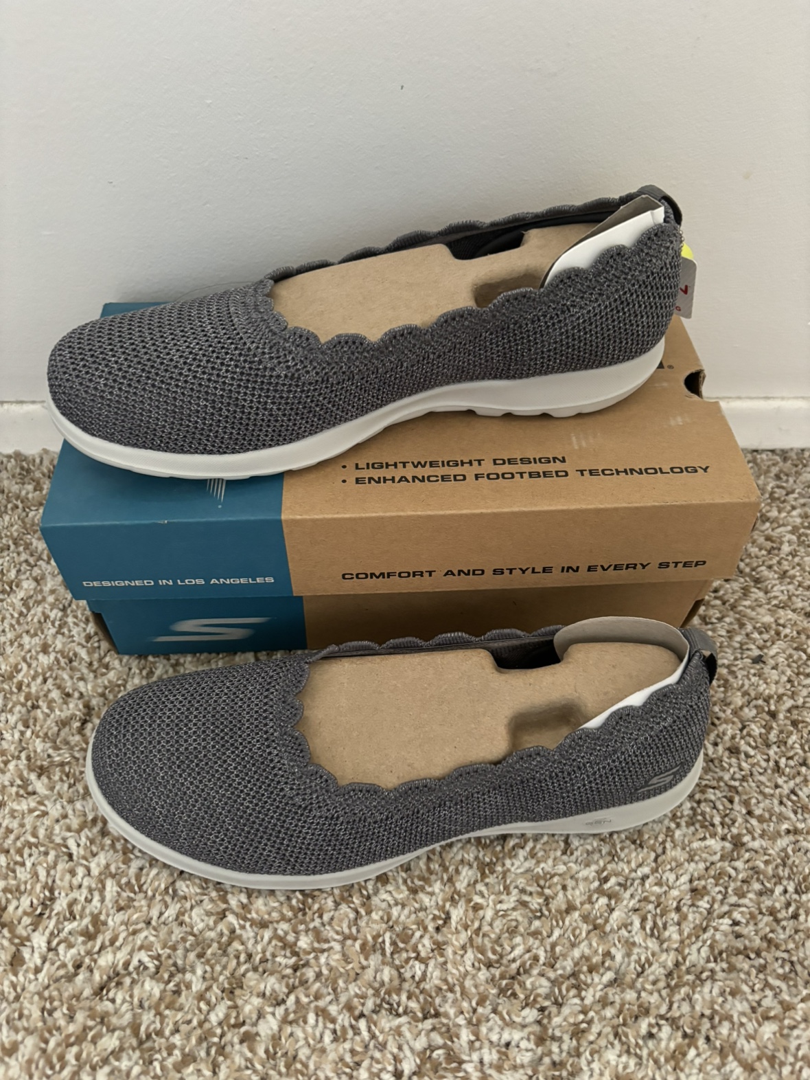 Skechers women’s size 10 thumbnail