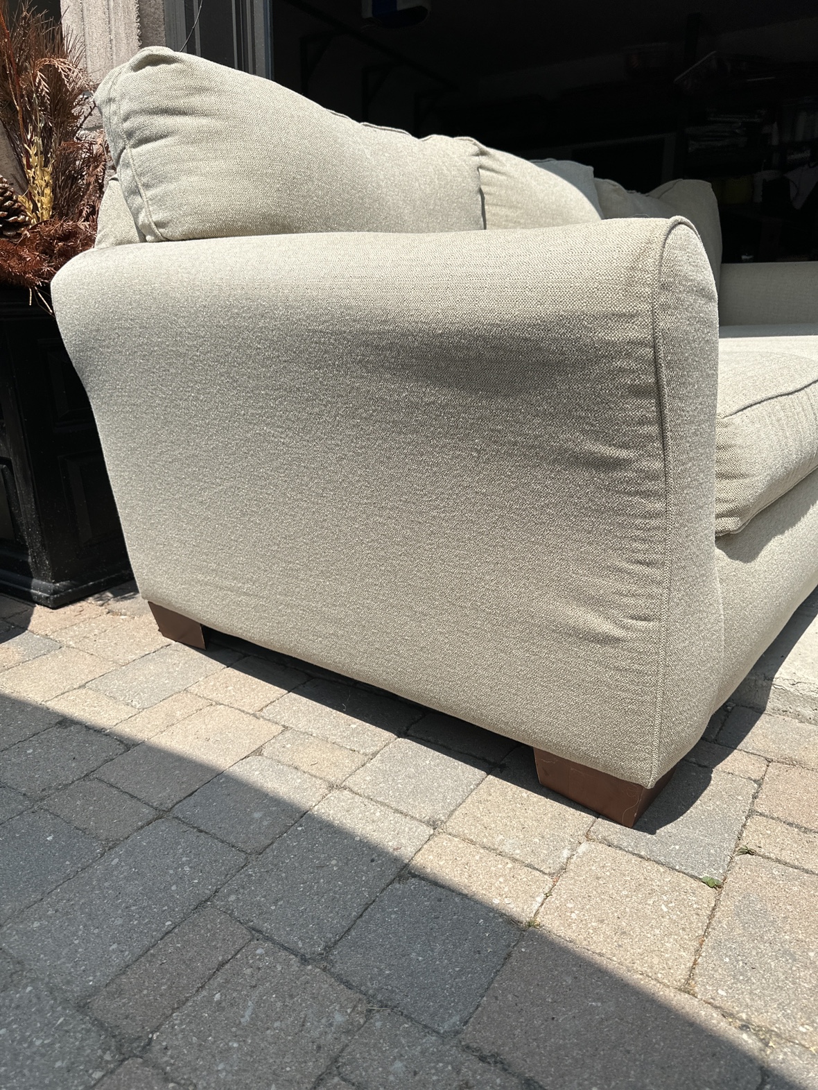 Free couch. Pick up only. - photo 3