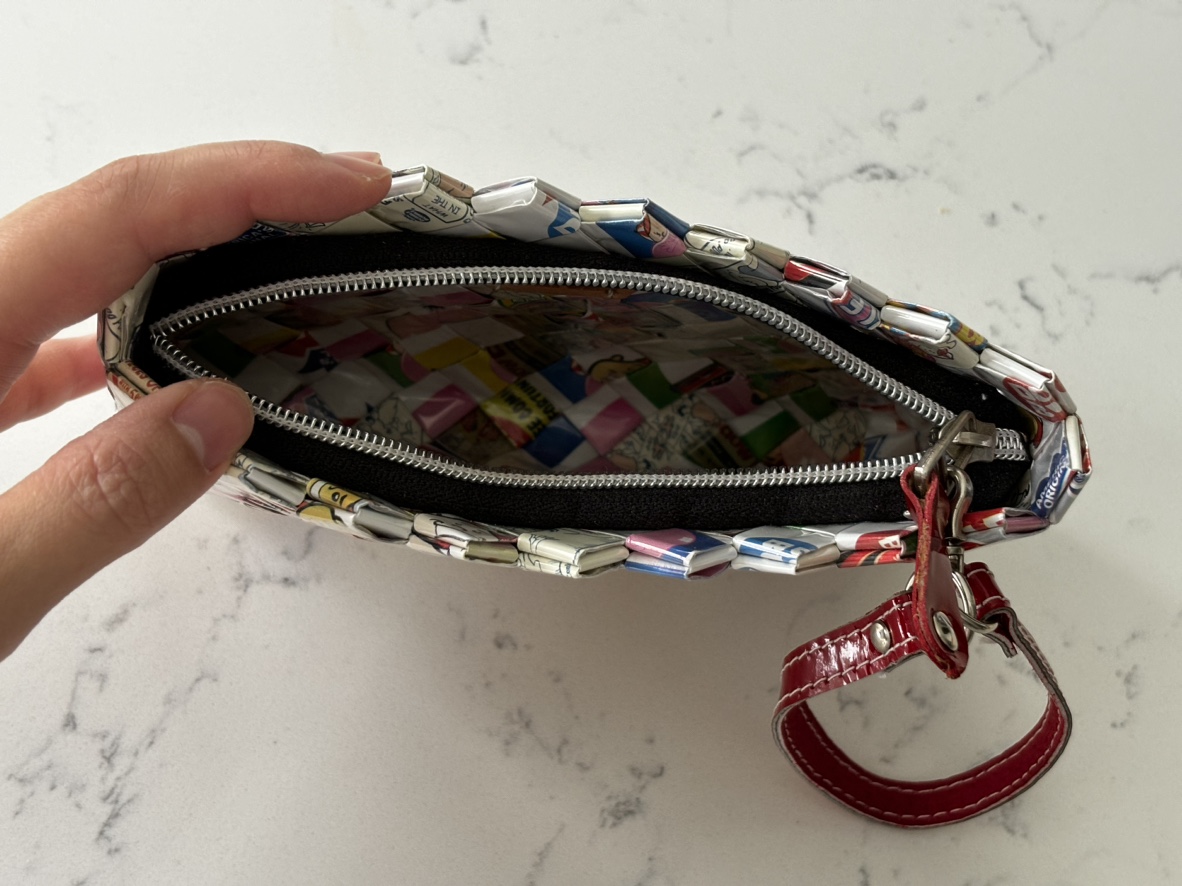 BRAND NEW gum wrapper wristlet/purse image indicator(3)