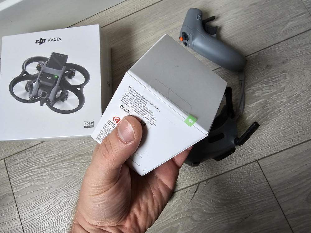 DJI Avata pro wiew combo Includes New RC Motion 2 and Goggles 2 - photo 3