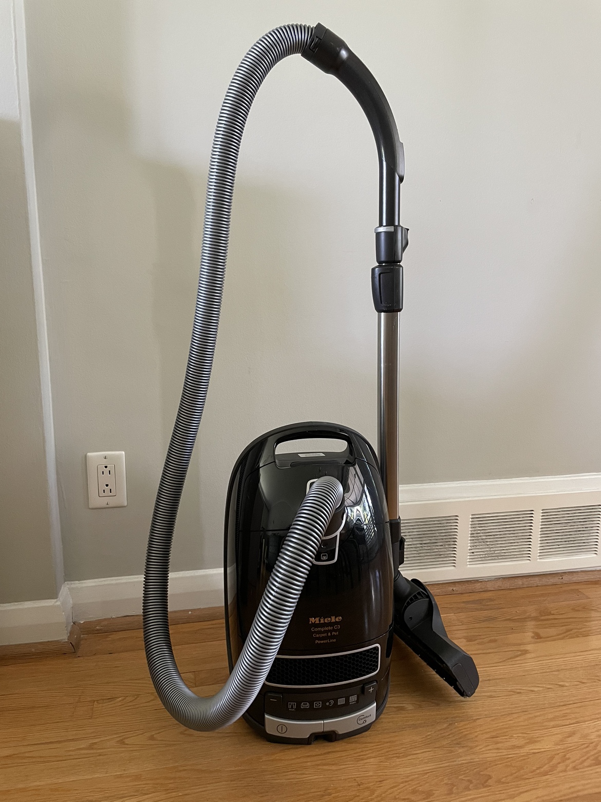 Miele Complete C3 Vacuum Cleaner black / Made in Germany image indicator(9)