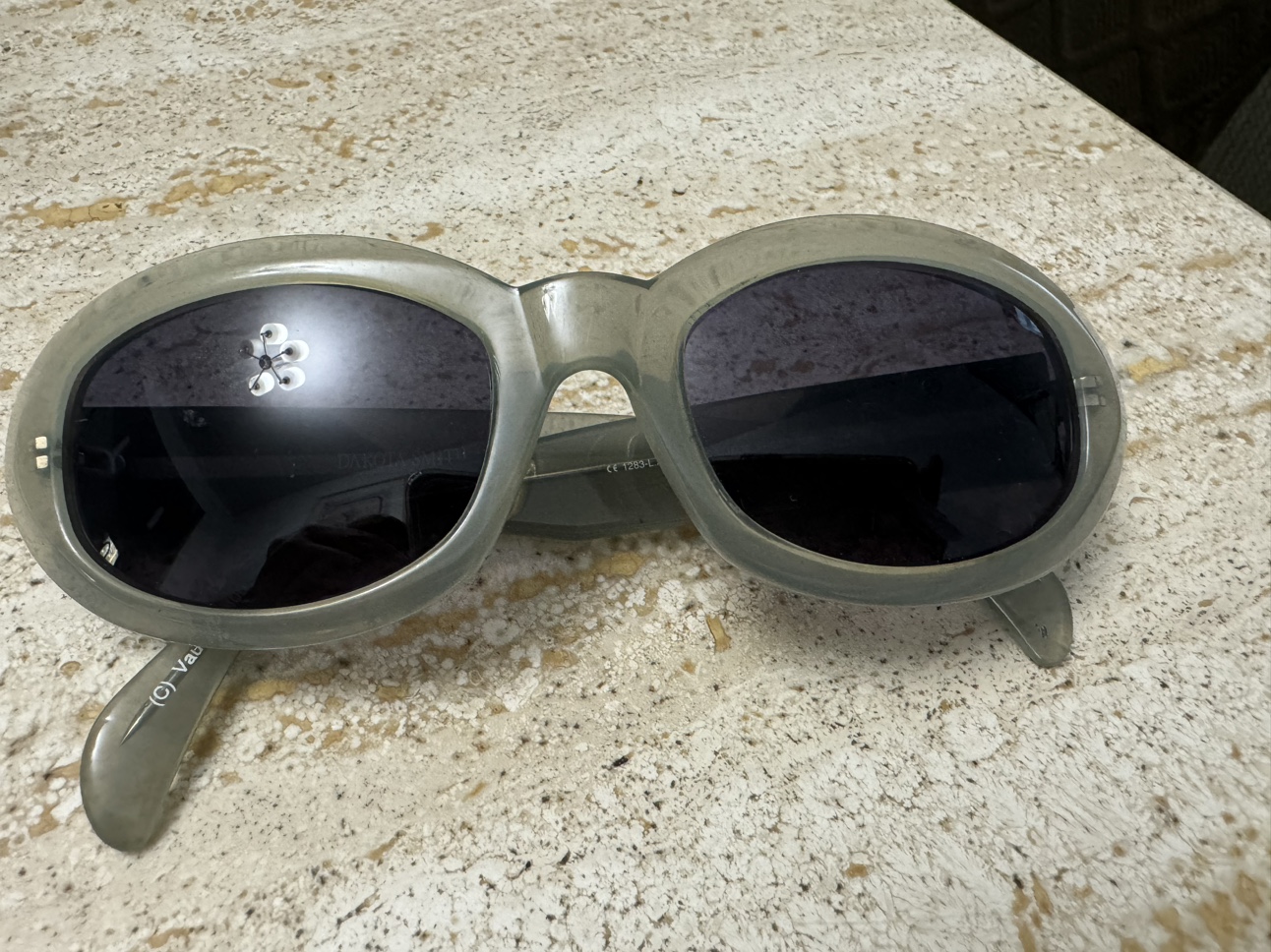 Sunglass thumbnail