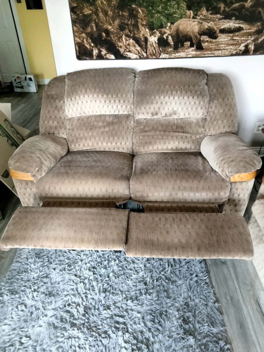 Love seat & sleeper couch (2pcs) - photo 2