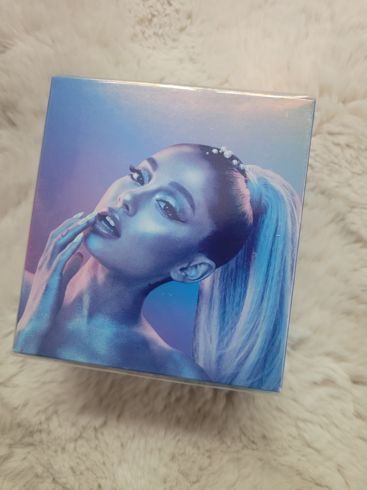 BNIB Ariana Grande Cloud perfume image indicator(2)