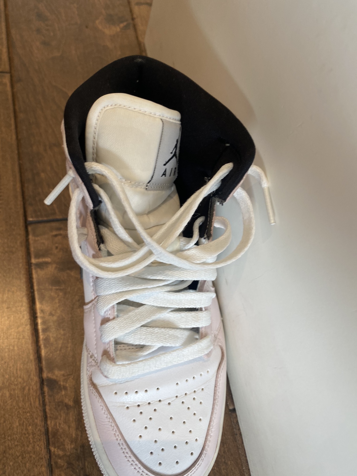 Air Jordan Mids 6.5 Women’s - photo 3
