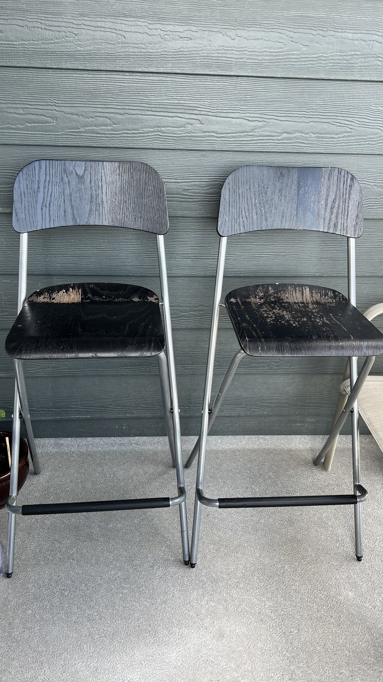 Outdoor bar stools