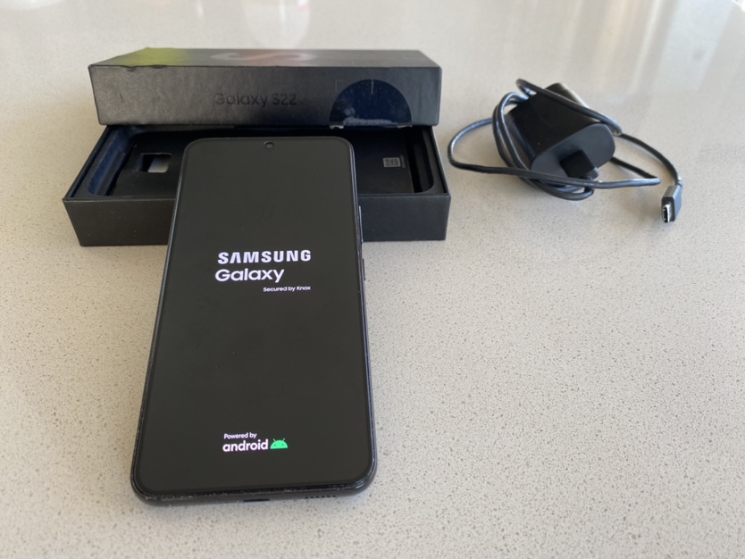Samsung S22 128gb midnight black (10/10)