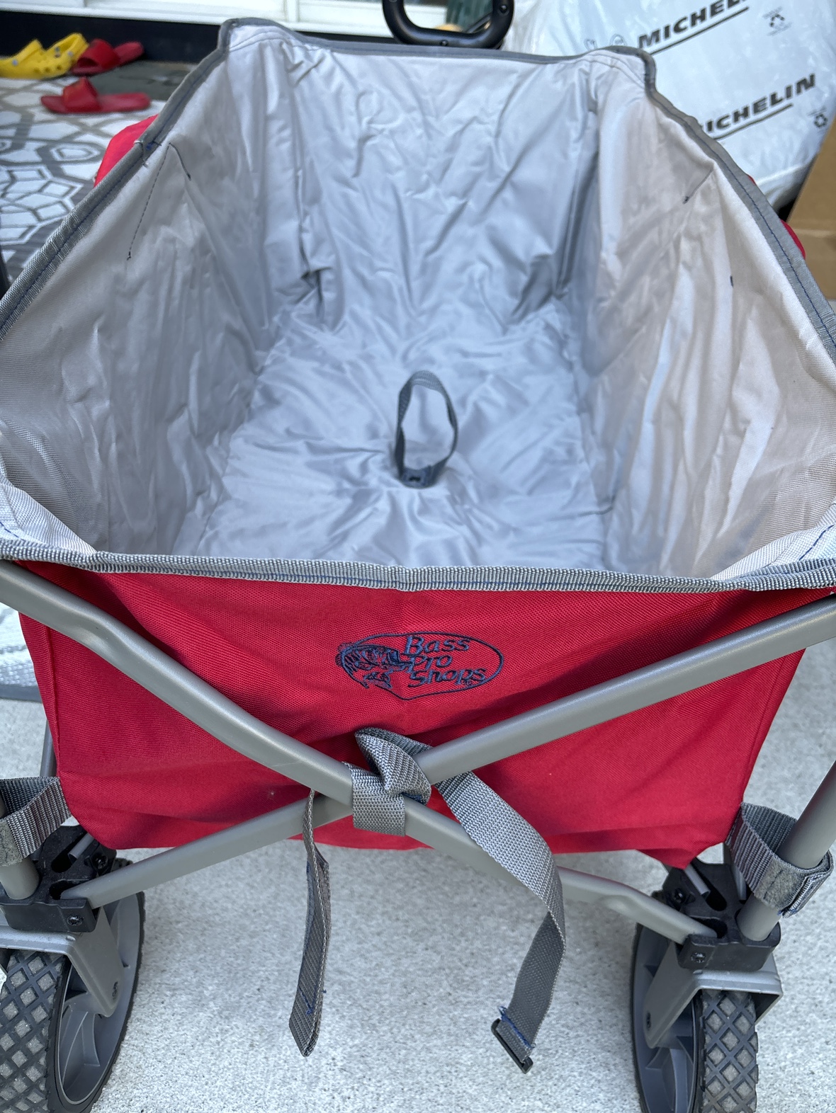 Wagon for kids (Bass Pro) image indicator(4)