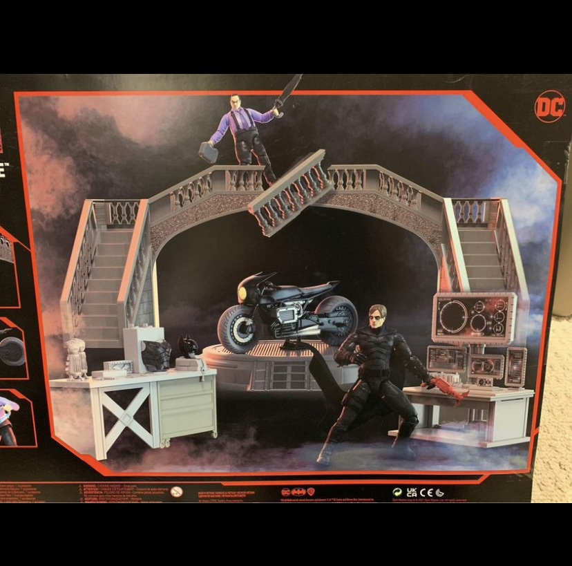 Batman Exclusives Action Figures and Batcycle BATCAVE image indicator(9)
