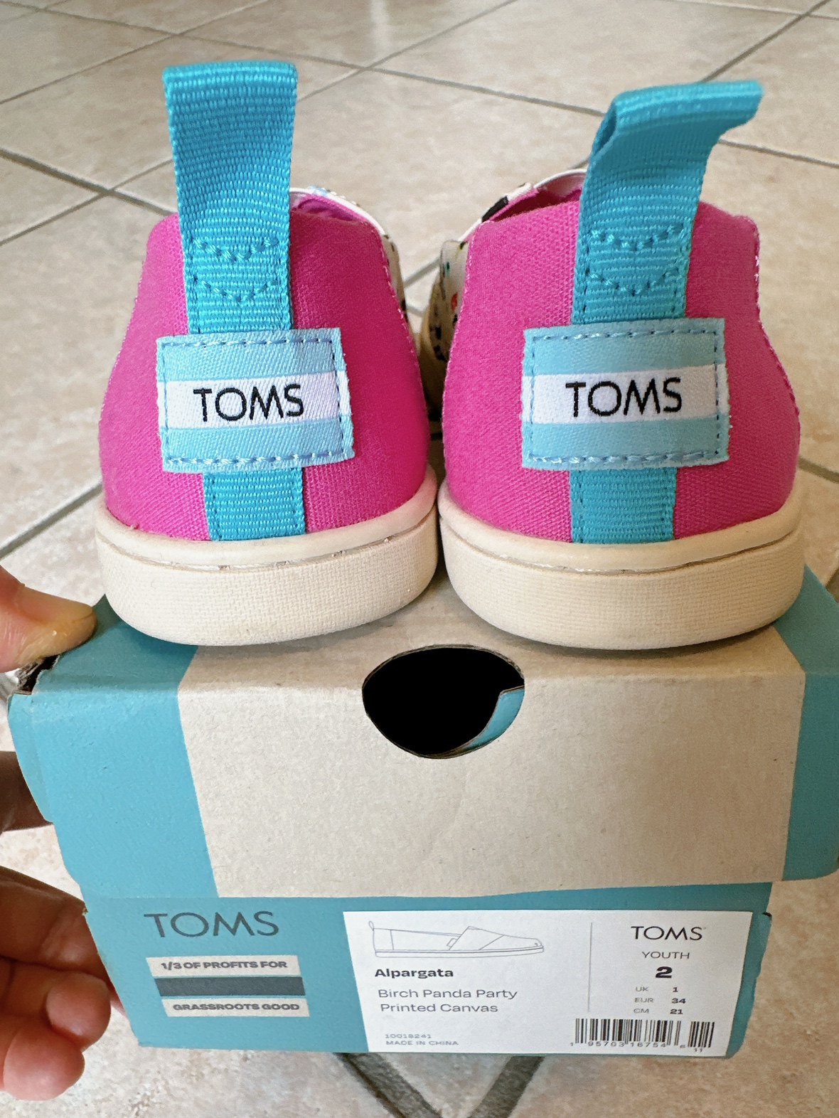Brand new TOMS Youth sneakers US 2 - photo 3