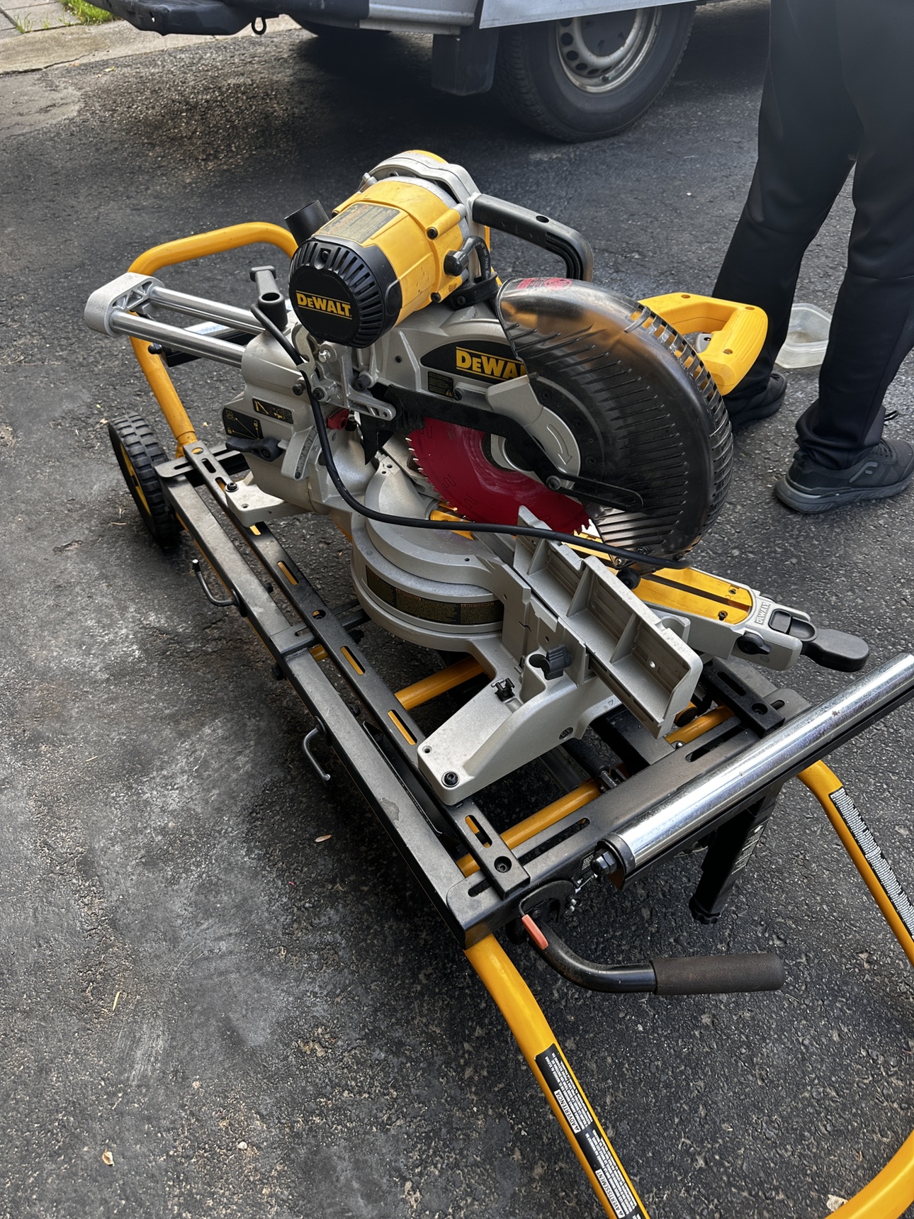 Dewalt 10” Double Bevel meter saw with stand image indicator(3)