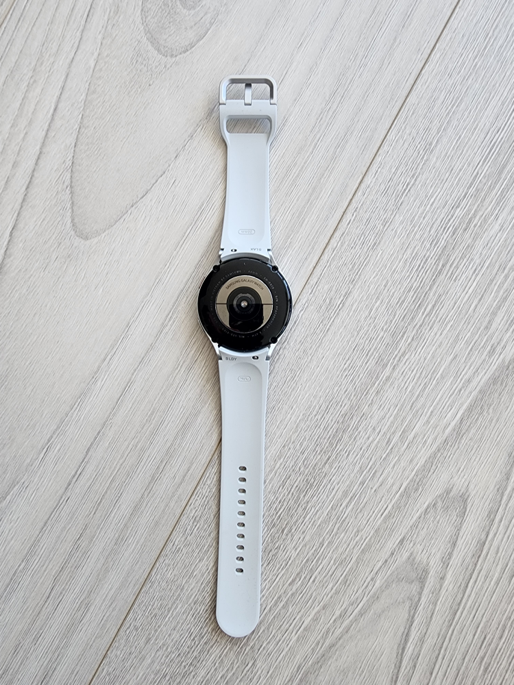Galaxy Watch 4 - 44mm (silver band) - photo 3