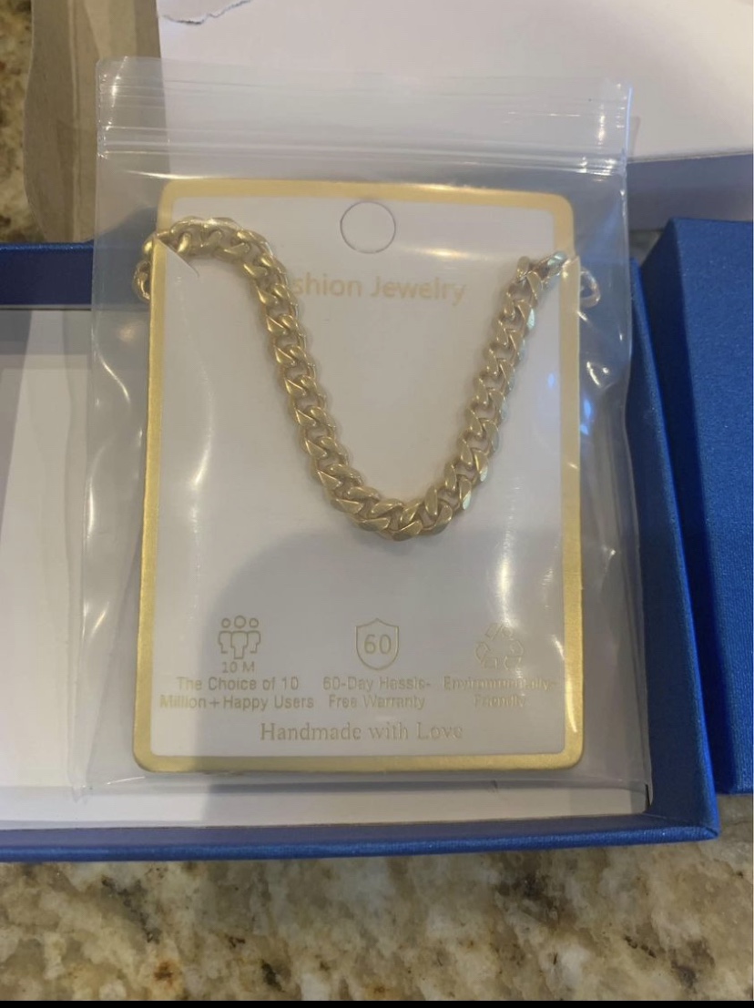 New gold coloured chain 18” in gift box image indicator(2)
