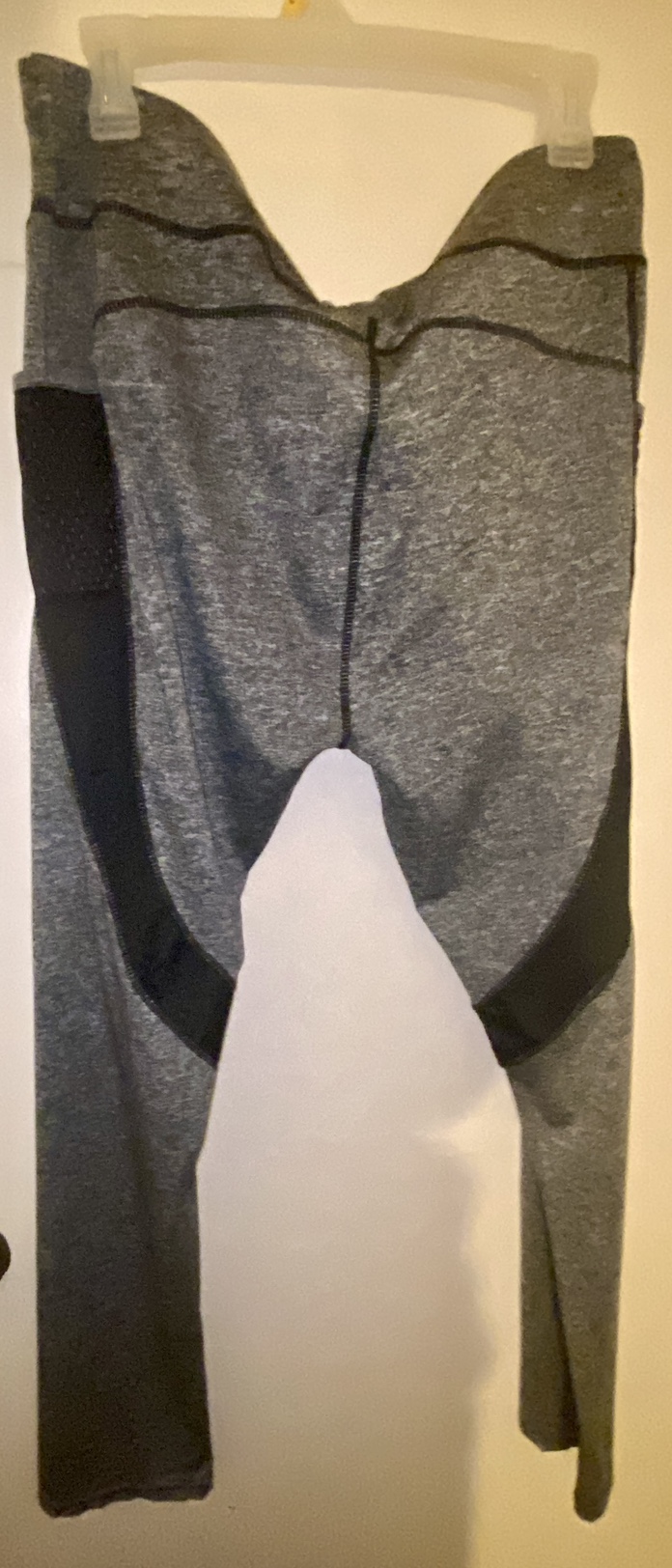 🆕Women’s plus grey leggings with pockets size 3X image indicator(3)