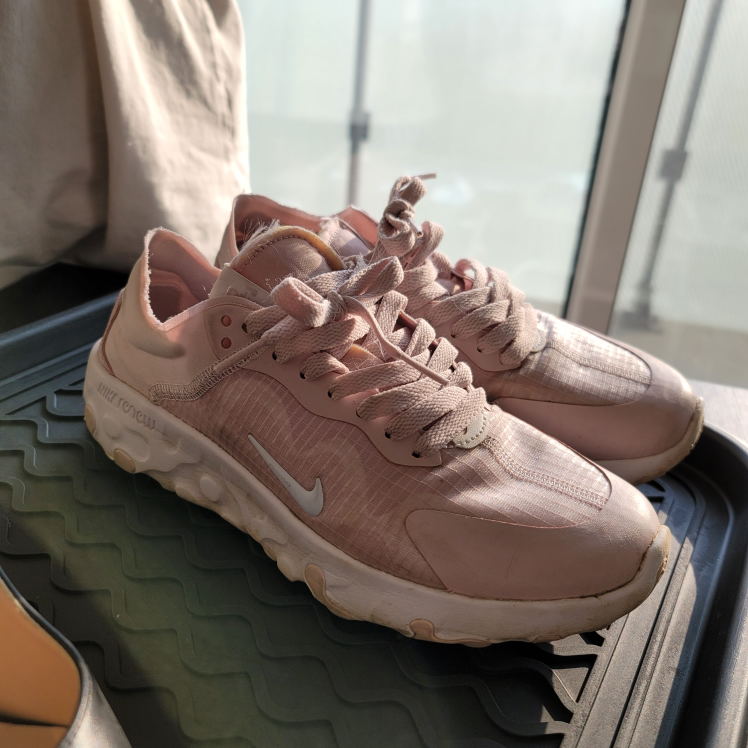 Woman shose image indicator(2)