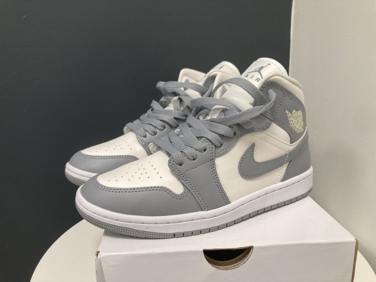 Jordan 1 Mid W7.5