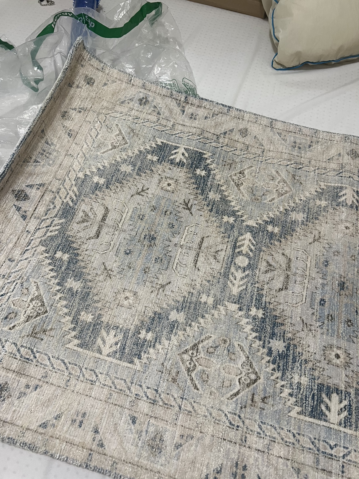 Brand new 2x4 rug - photo 2