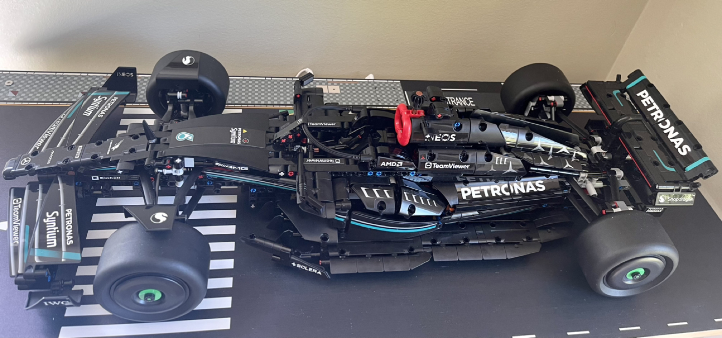 1:8 Mercedes-AMG F1 W14 E Performance Lego image indicator(3)