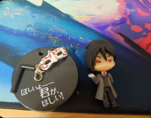 $6 black bulter anime figures x2, small - photo 4