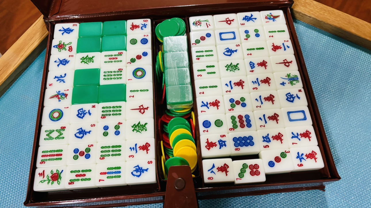 Mahjong set and table - photo 2