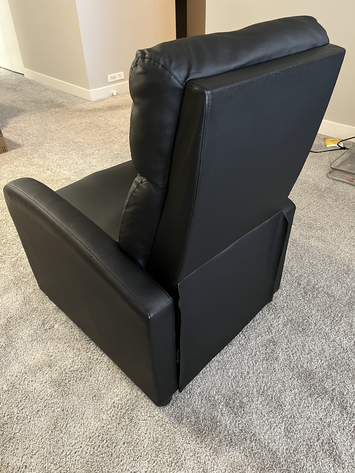 Black recliner - photo 2