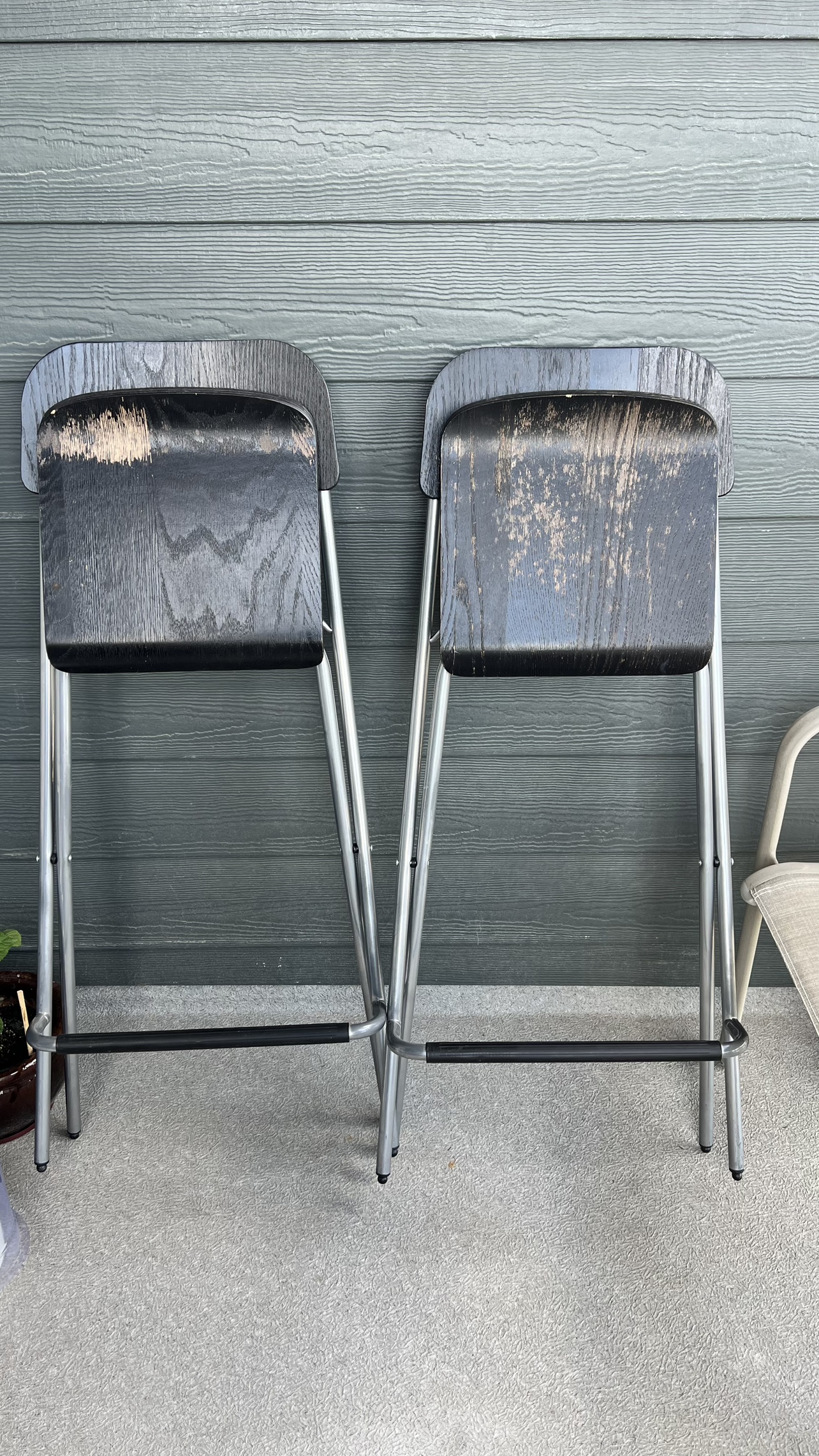 Outdoor bar stools image indicator(2)