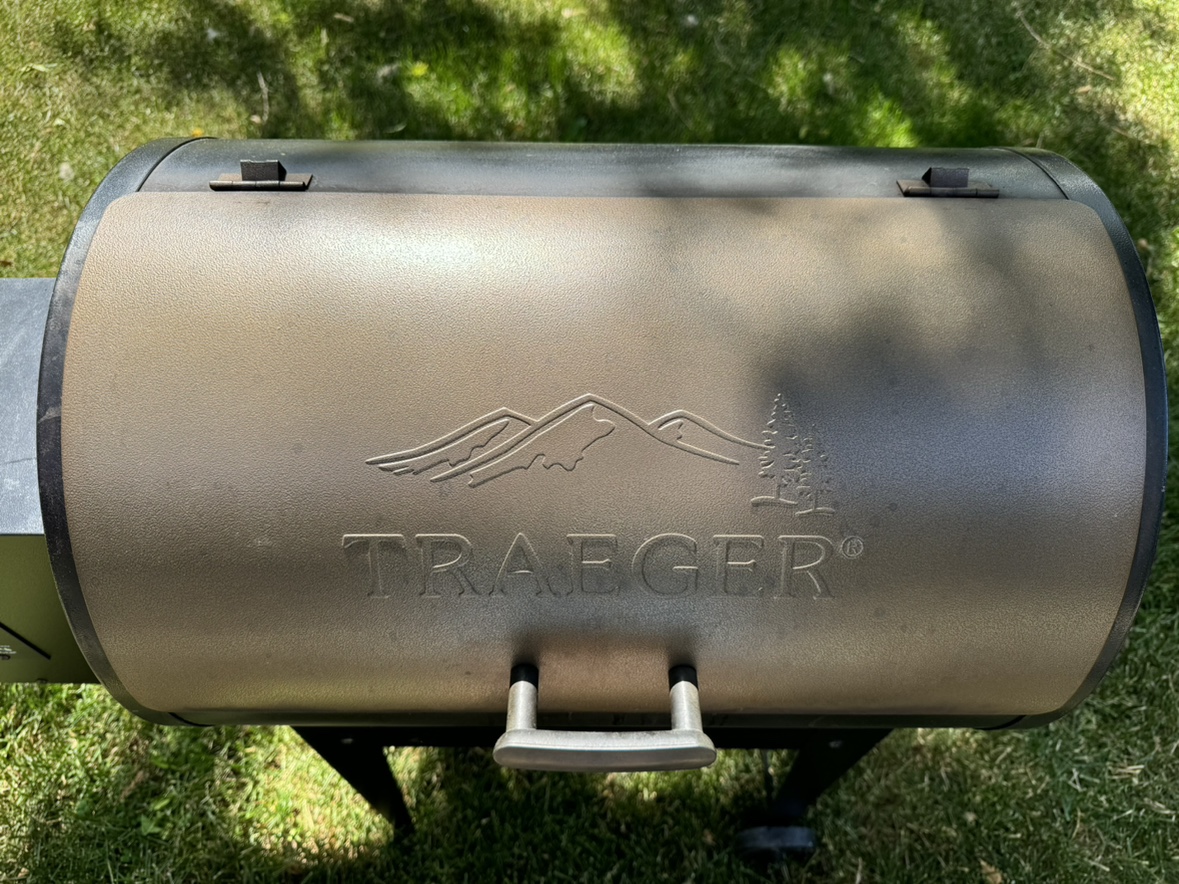 Traeger Tailgater Grill Smoker w/ cover and insulated  blanket - photo 2