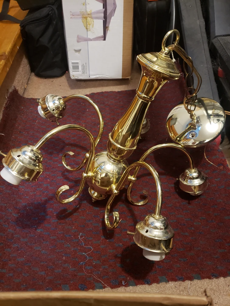 Golden Chandelier image indicator(3)