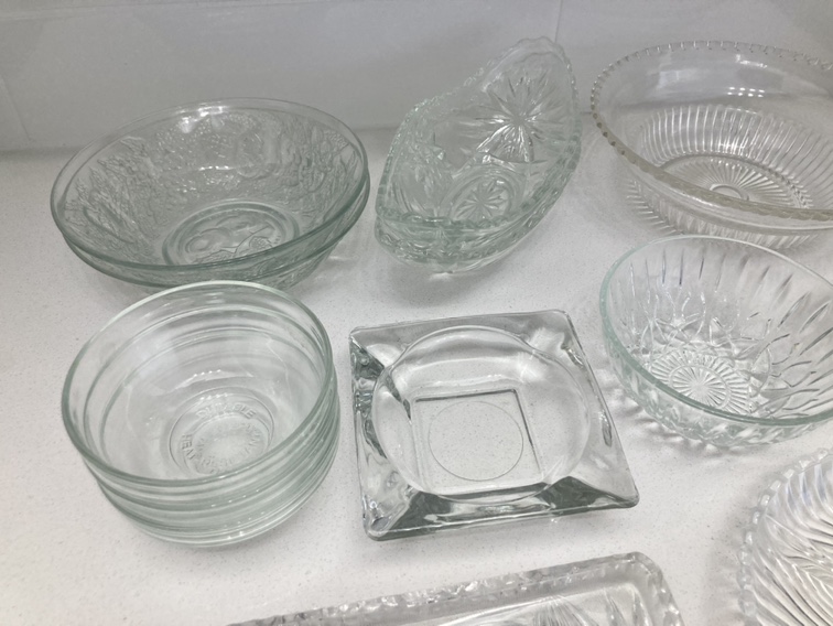 Lot of glass serving bowls & plates image indicator(2)