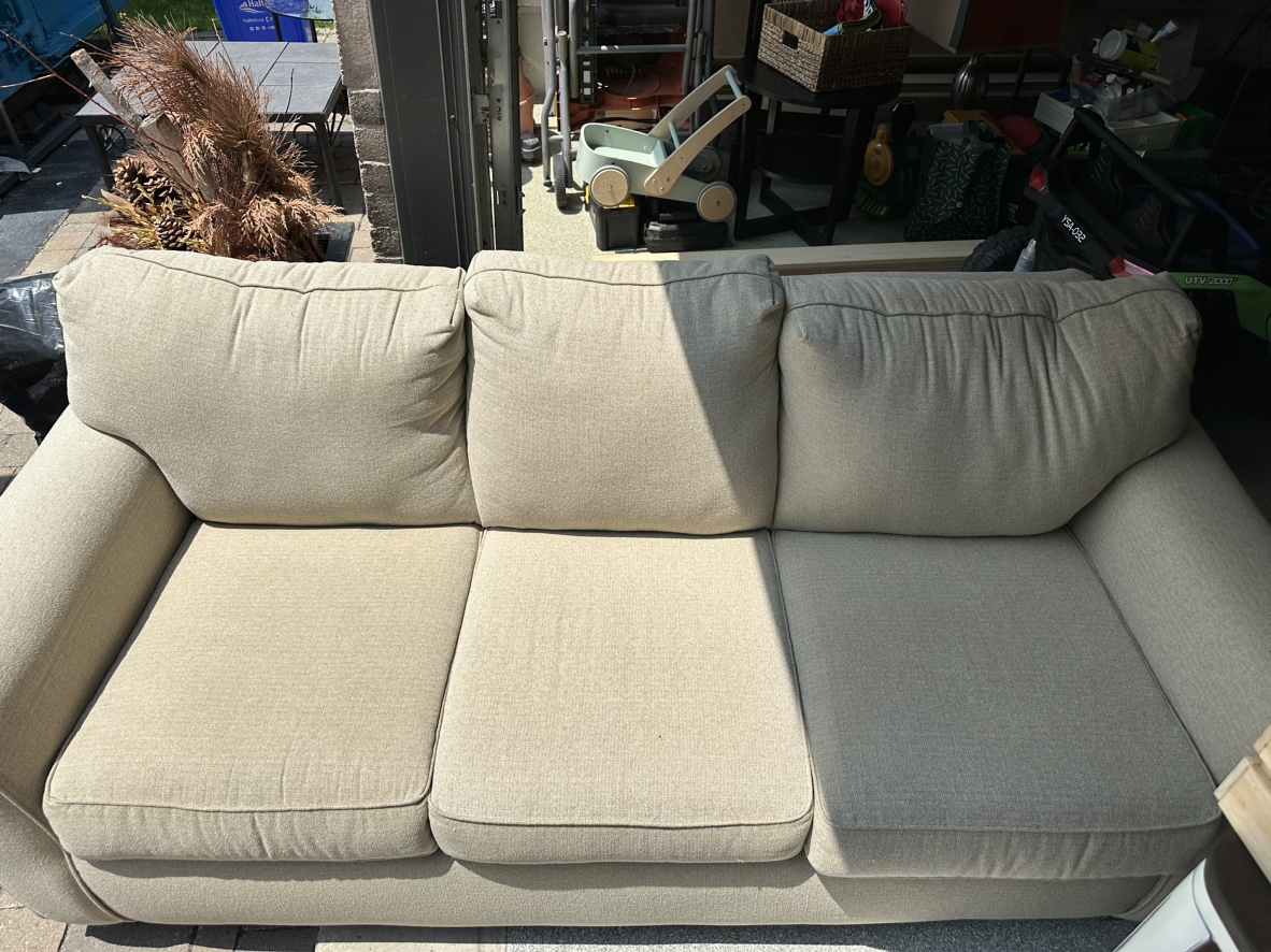 Free couch. Pick up only. - photo 2