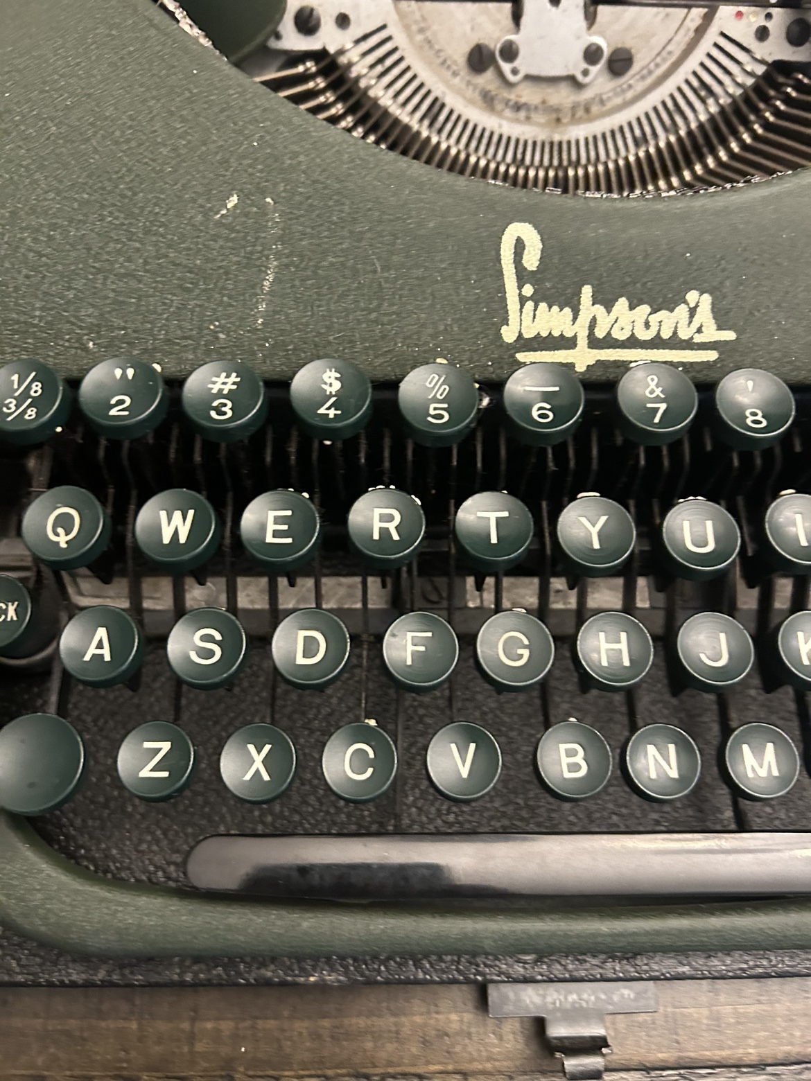 Vintage Simpson’s Canadian rare Typewriter w case