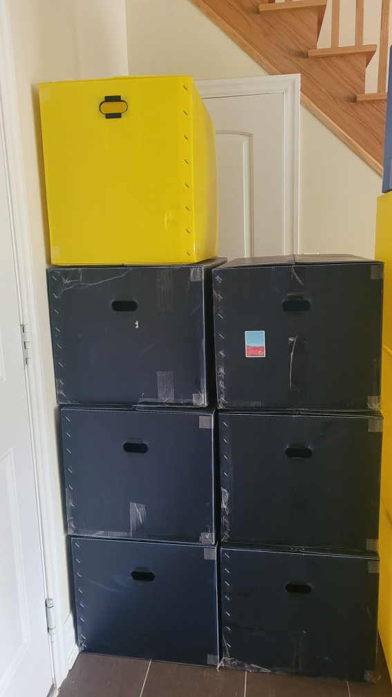 Premium plastic moving box with Velcro attachment thumbnail