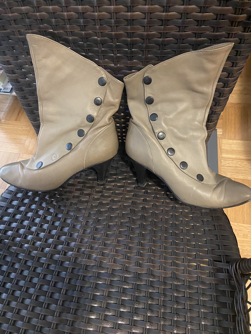 Leather Boots size 5 image indicator(2)