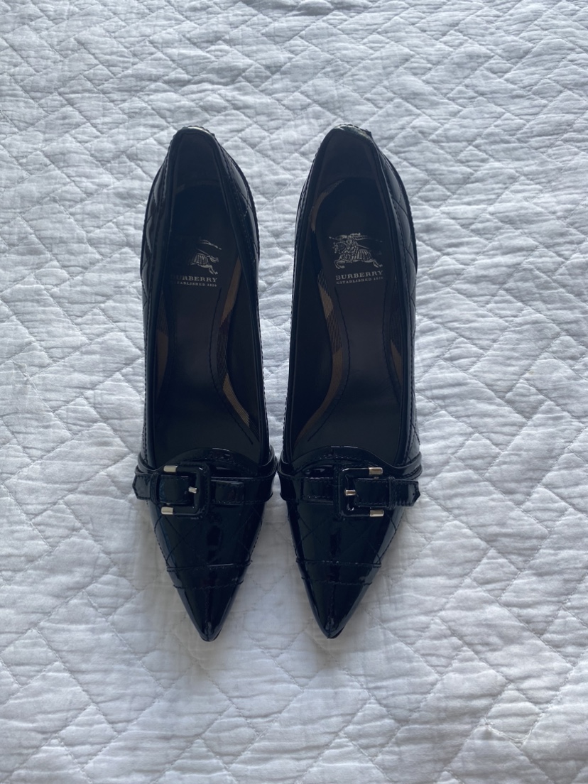 100% authentic Burberry leather shoes image indicator(2)