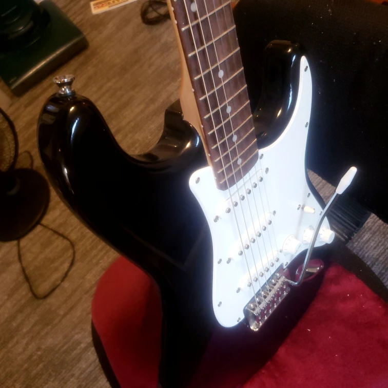 Fender Squier Package All You Need to Play. Great Cond - photo 4